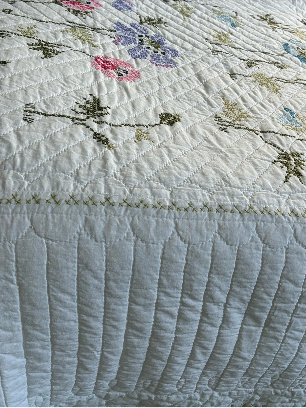 Floral Cross-Stitch White Quilt Bedspread with Pink & Purple Accents